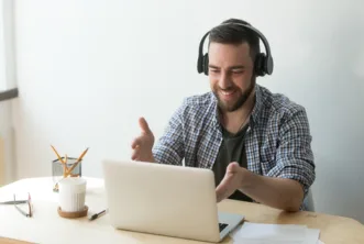 a guy wearing a heading and talking to a client just giving an image of a virtual assistant